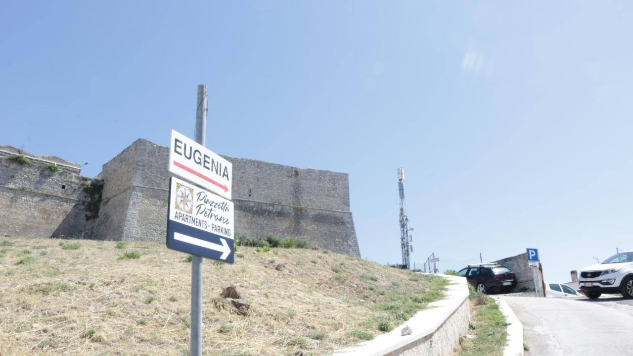 Piazzetta Petrone Apartments + Parking Вьесте Экстерьер фото