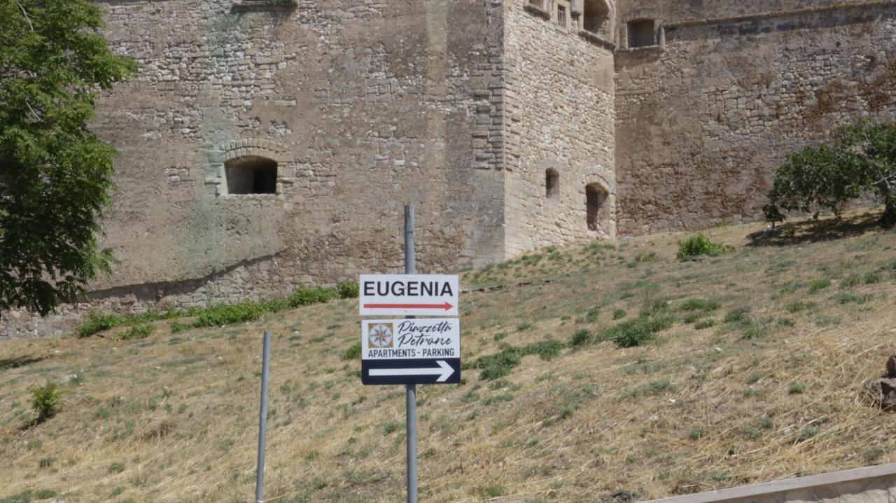 Piazzetta Petrone Apartments + Parking Вьесте Экстерьер фото