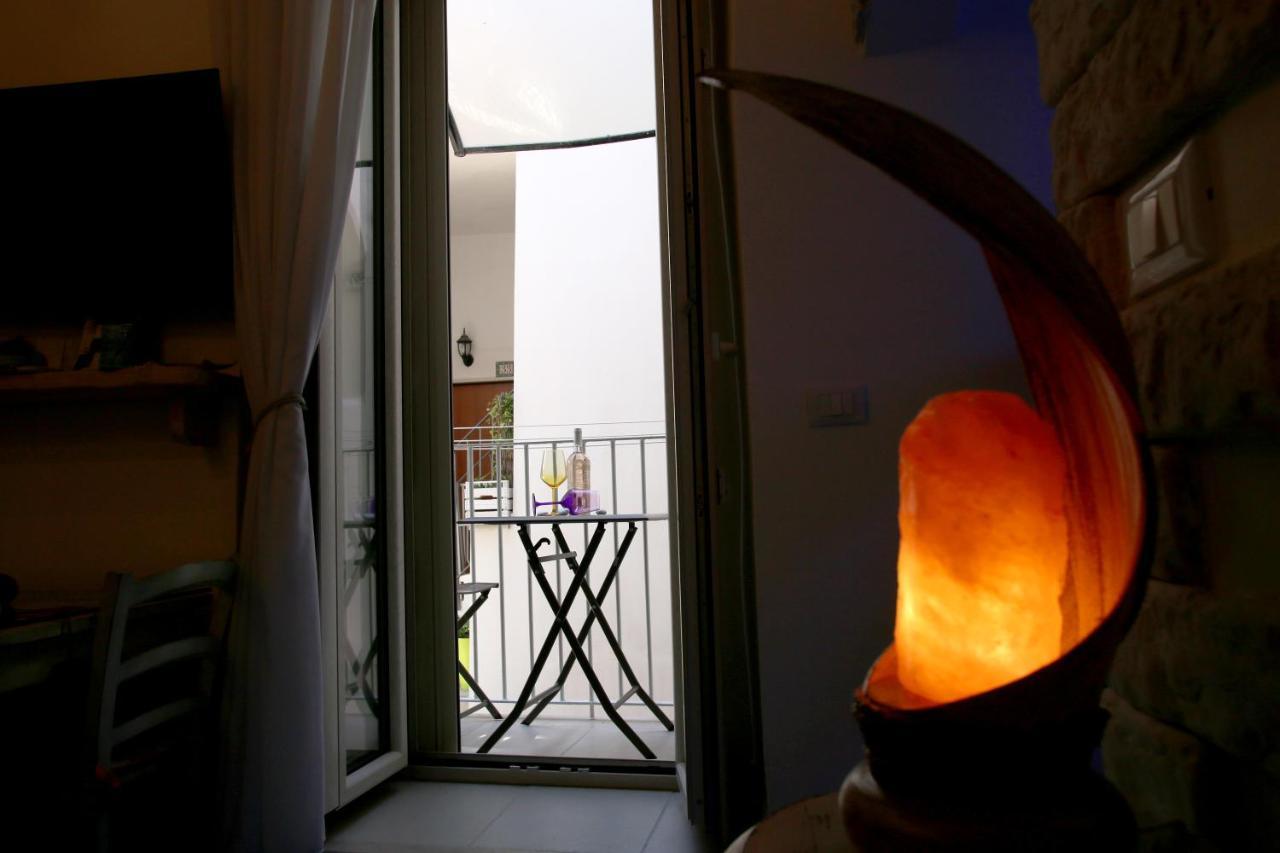 Piazzetta Petrone Apartments + Parking Вьесте Экстерьер фото